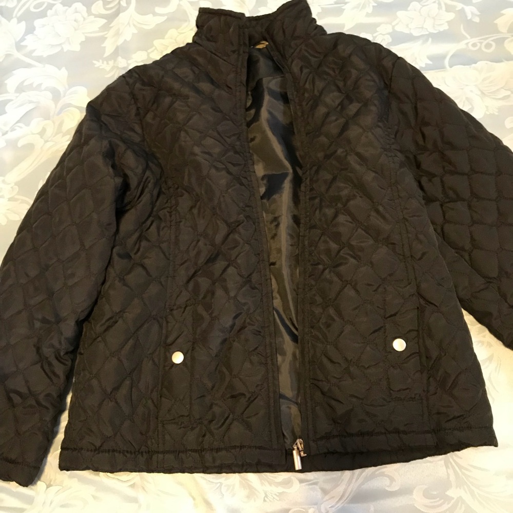 EUC thin puffer jacket. Black. Tags cut out.